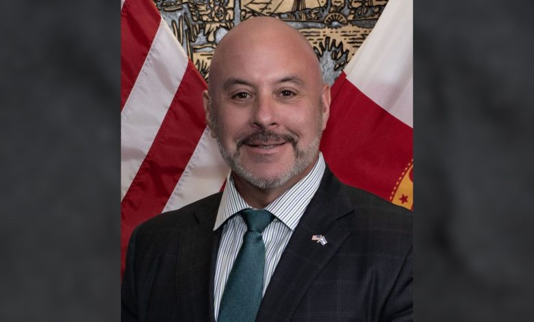 Florida lawmakers have introduced a sweeping package of immigration-related bills that supporters say are meant to make enforcement stricter, limit access to state benefits, and hold people who are residing in the country illegally more accountable