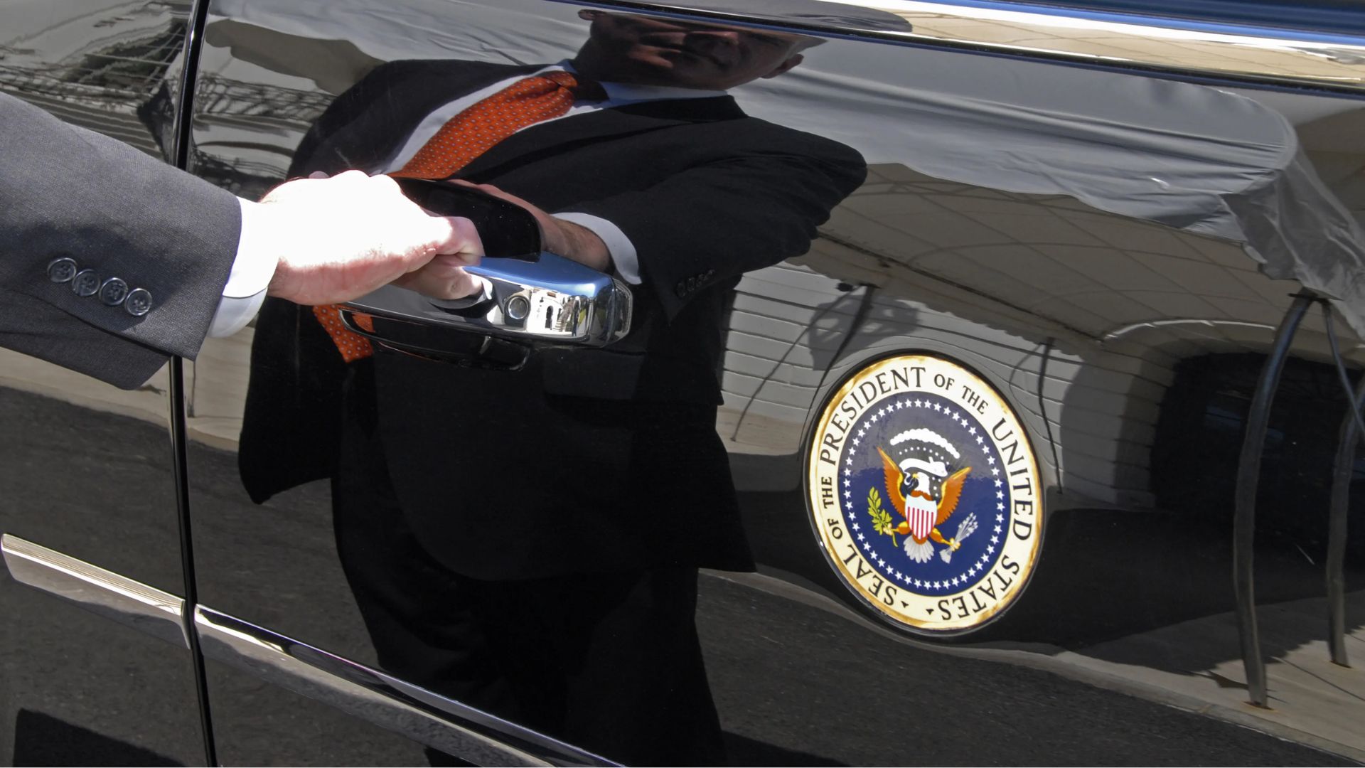 Federal prosecutors say a Florida man now faces serious charges after allegedly posting a string of violent threats online, including statements that he planned to travel to President Donald Trump’s Mar-a-Lago resort and shoot him