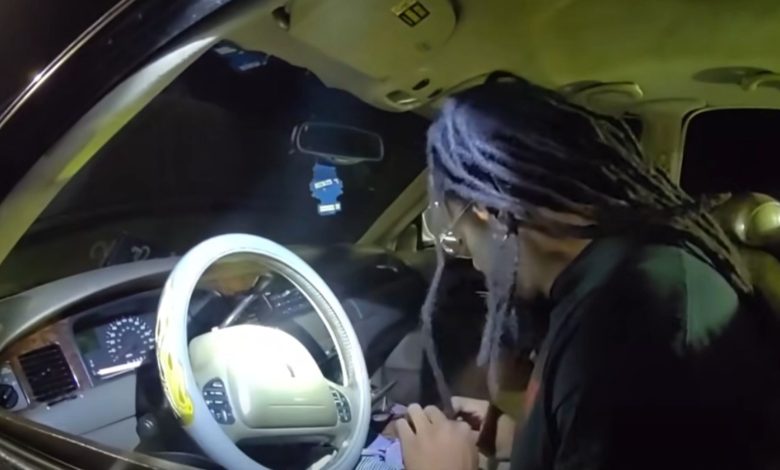 What began as a routine traffic stop on a quiet stretch of highway in northeast Florida quickly unfolded into something far more serious when a deputy discovered that the passenger in the vehicle had been missing for weeks