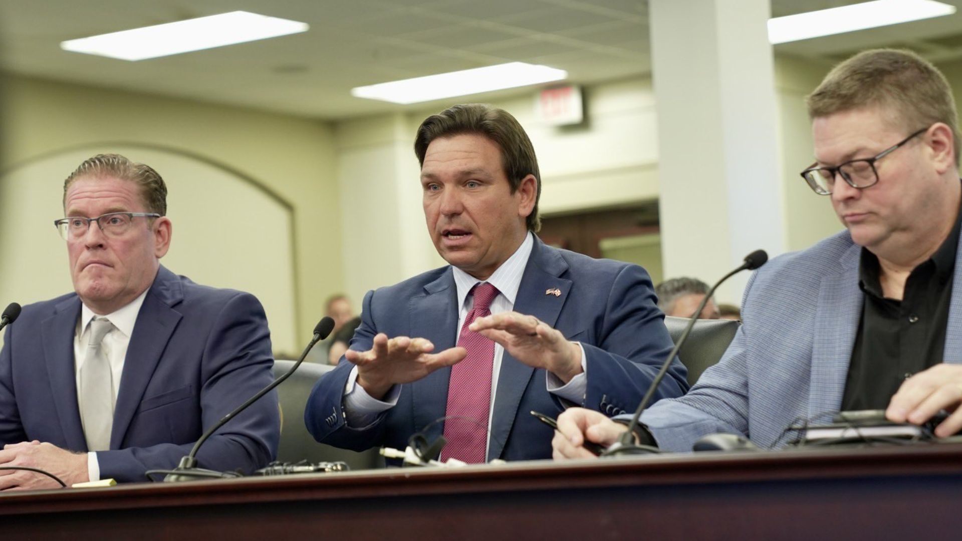 After hours of debate, the Florida House approved the measure Tuesday in a 77–37 vote. The bill, identified as HB 1001 / SB 1134, cleared the chamber with strong Republican backing, though five GOP lawmakers broke with their party and joined Democrats in opposition.
