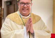 During Mass, Bishop Manuel de Jesús Rodríguez of the Diocese of Palm Beach issued a direct rebuke of Trump, condemning what he described as attacks on the head of the Catholic Church.