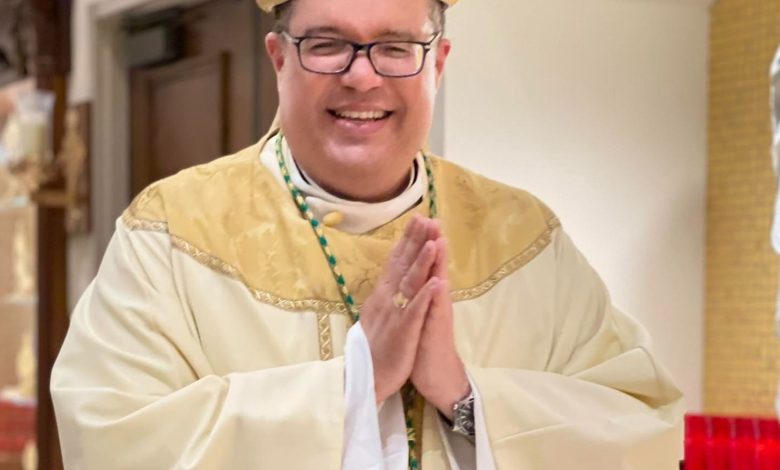 During Mass, Bishop Manuel de Jesús Rodríguez of the Diocese of Palm Beach issued a direct rebuke of Trump, condemning what he described as attacks on the head of the Catholic Church.